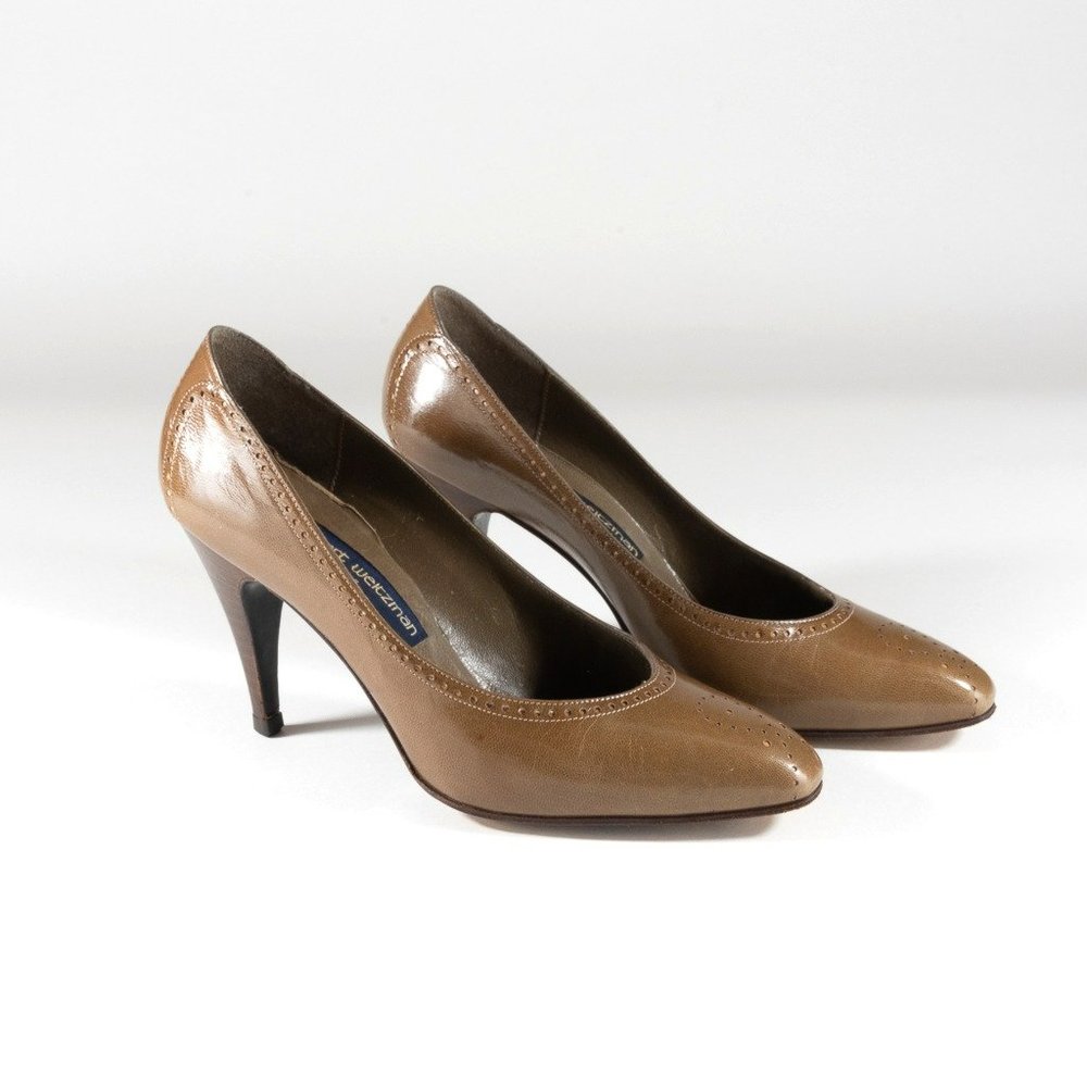 Stuart Weitzman for Mr Seymour Cocoa Brown Wingtip Heels, Size 7.5 M